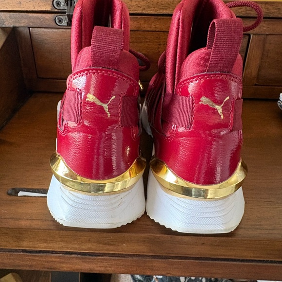 Puma Women's Burgundy Sneakers with Gold Details - Picture 4 of 5